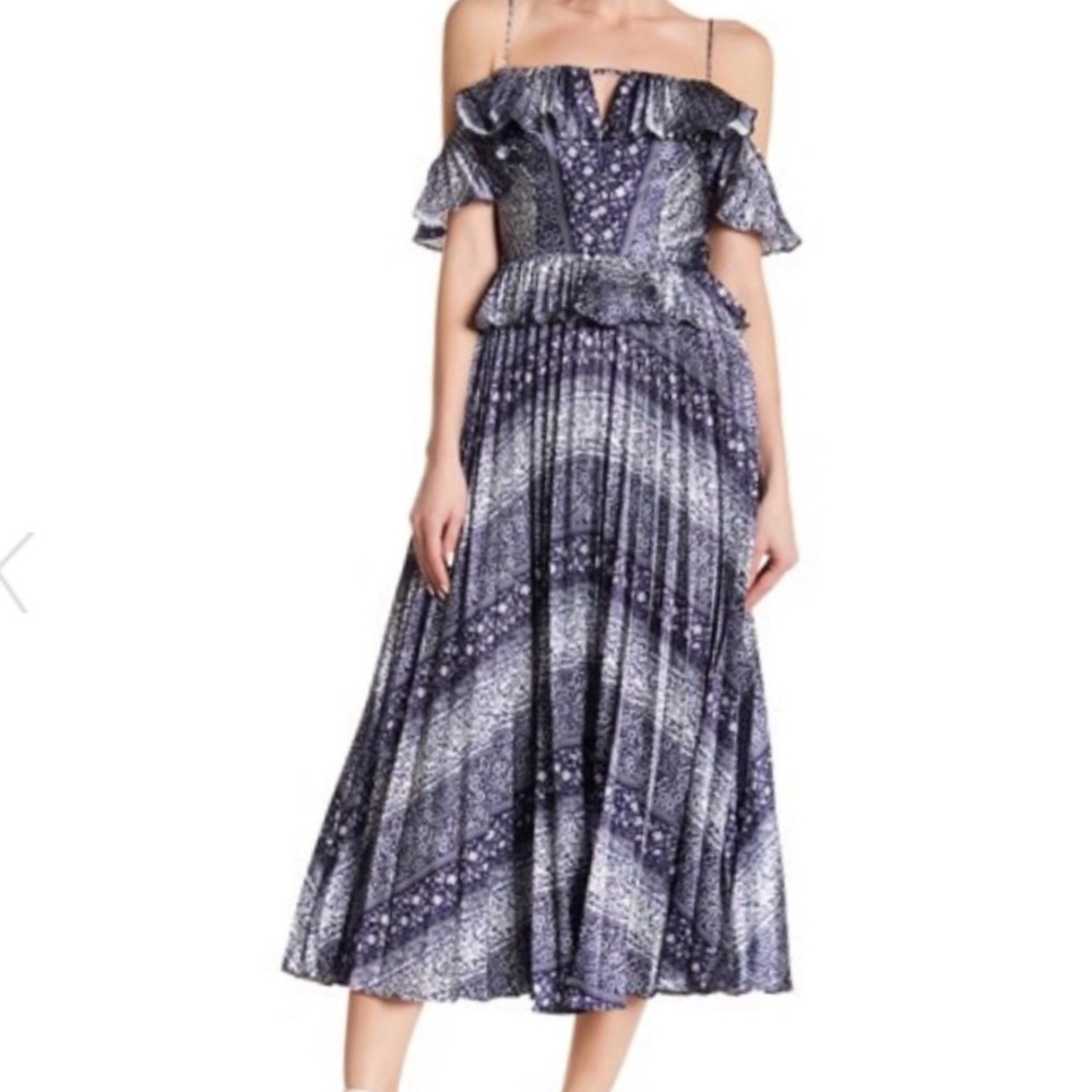 •AMUR• Cold Shoulder Midi Dress